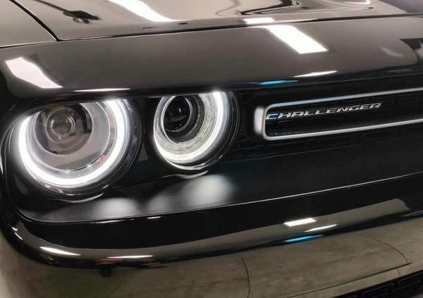 Dodge Challenger cena 135000 przebieg: 25980, rok produkcji 2019 z Radom małe 781